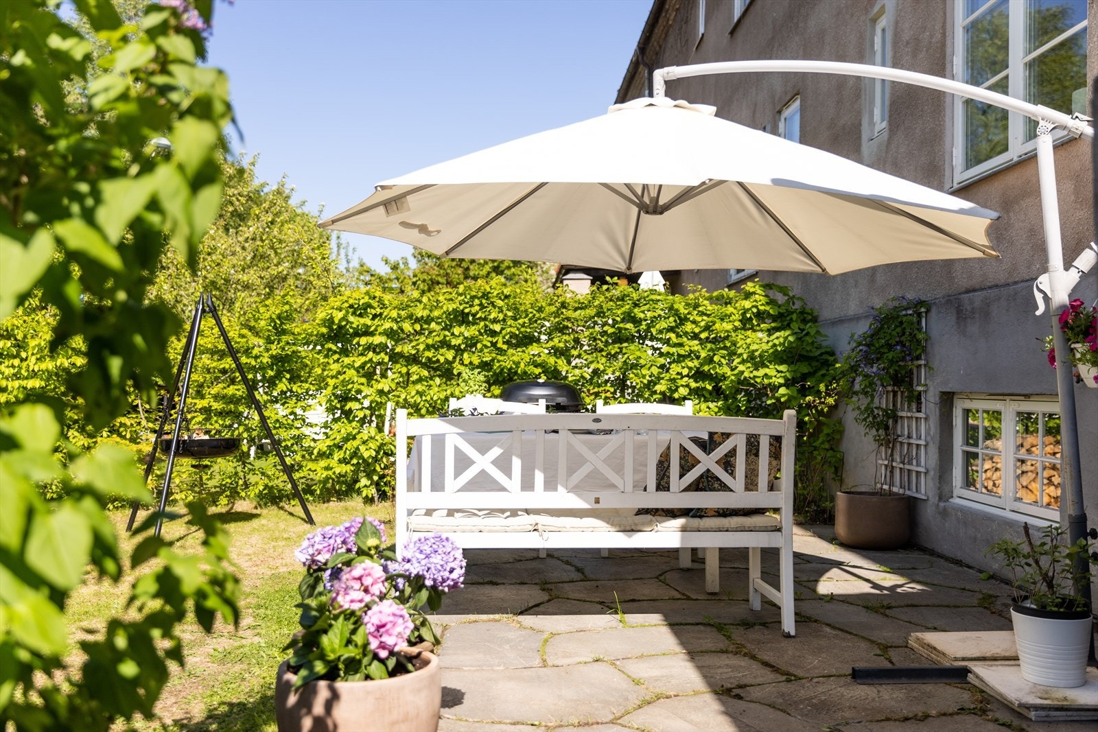 En herlig hagebyleilighet med to lune og solrike hageparseller. Galleribilde