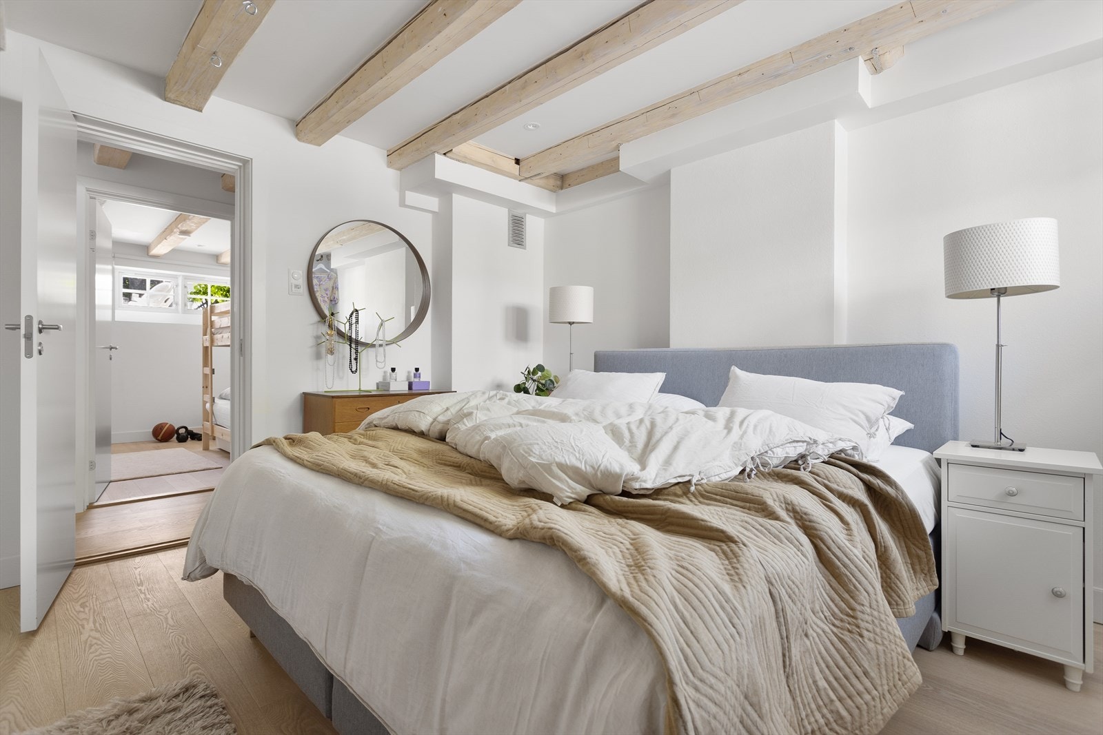 Kjelleren ble bygget ut i 2015, og inneholder gode løsninger og en behagelig takhøyde på 2,37 meter. Galleribilde