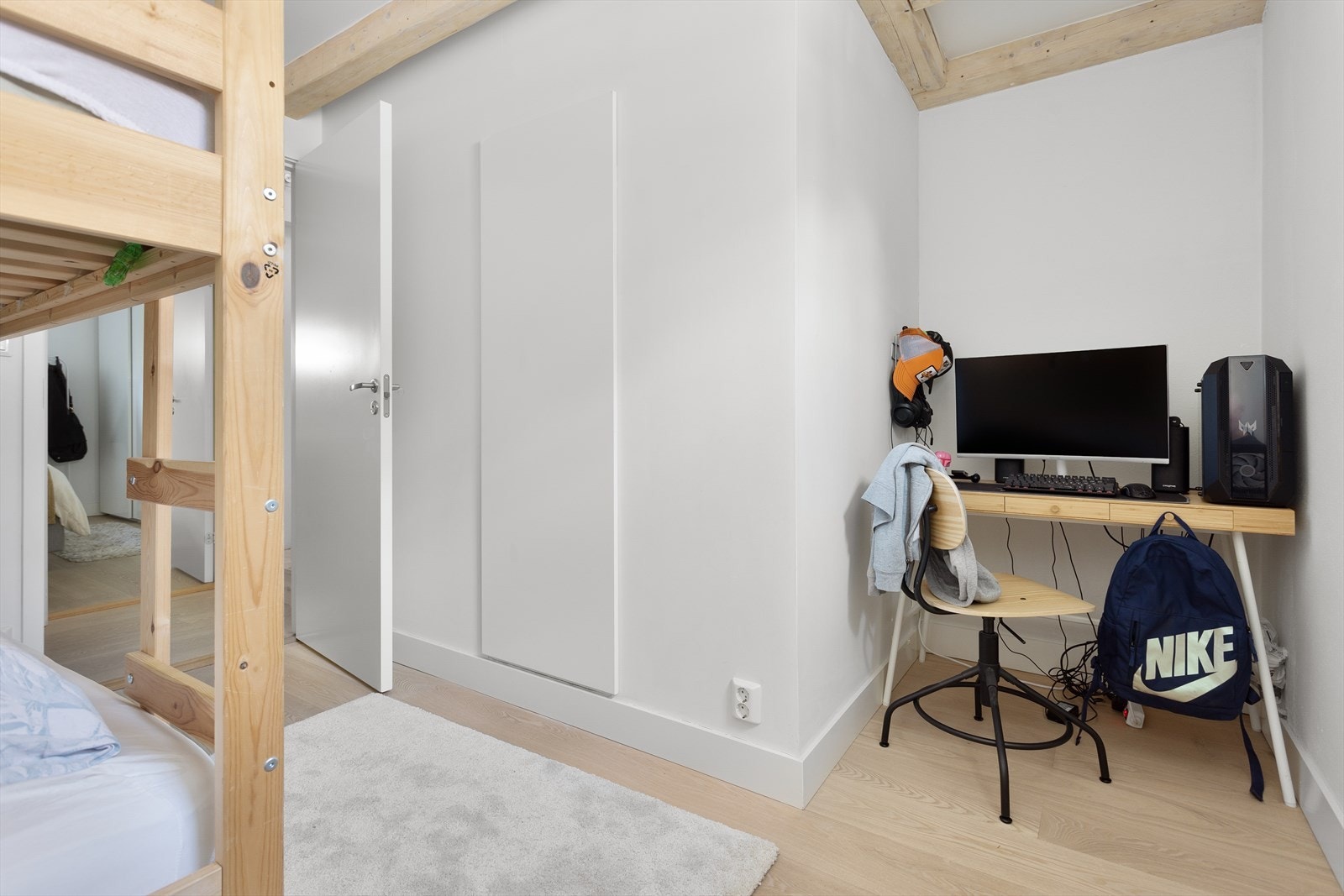 Det er lagringsplass under trappen. Galleribilde