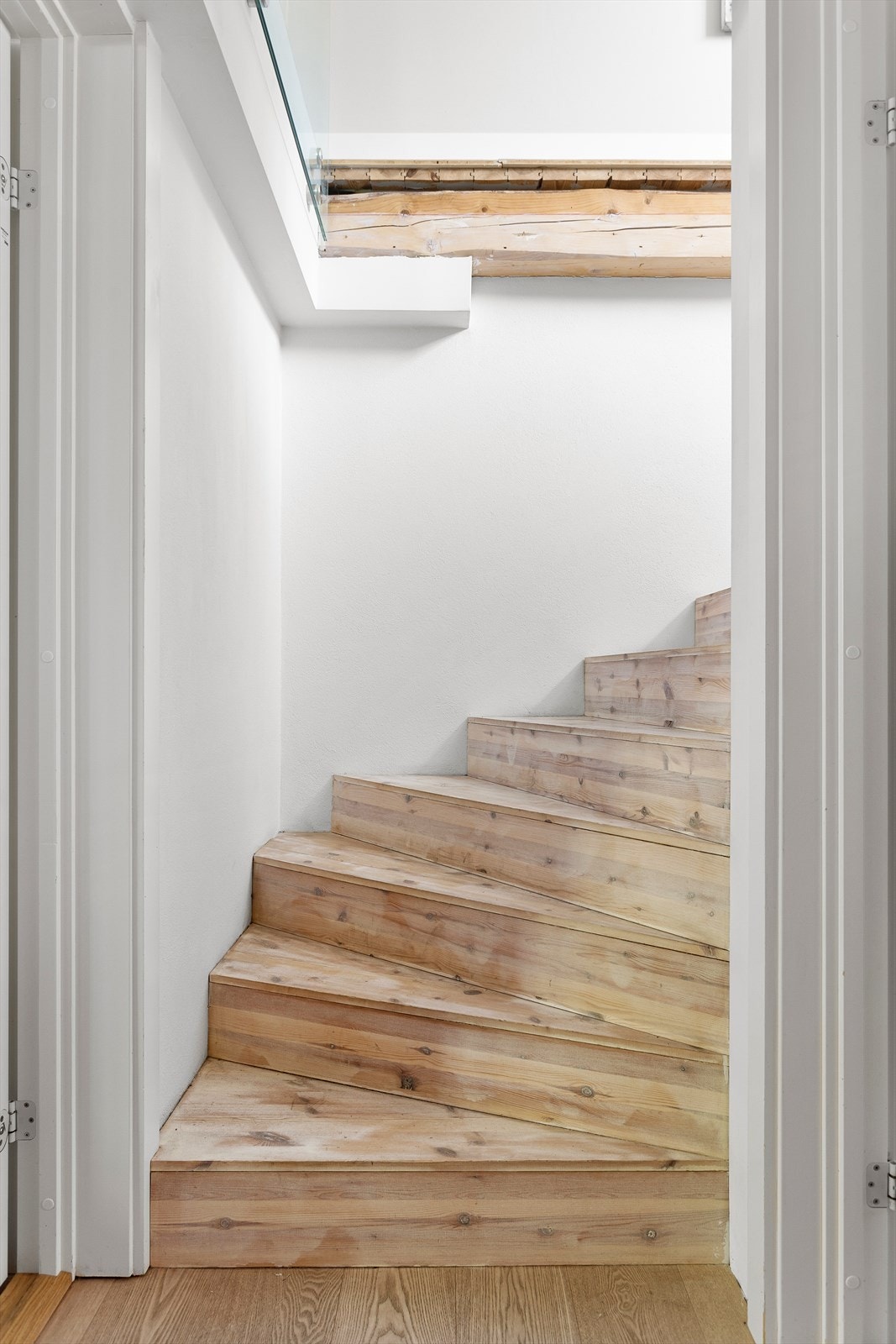 Videre kommer man ned til boligens kjelleretasje. Galleribilde