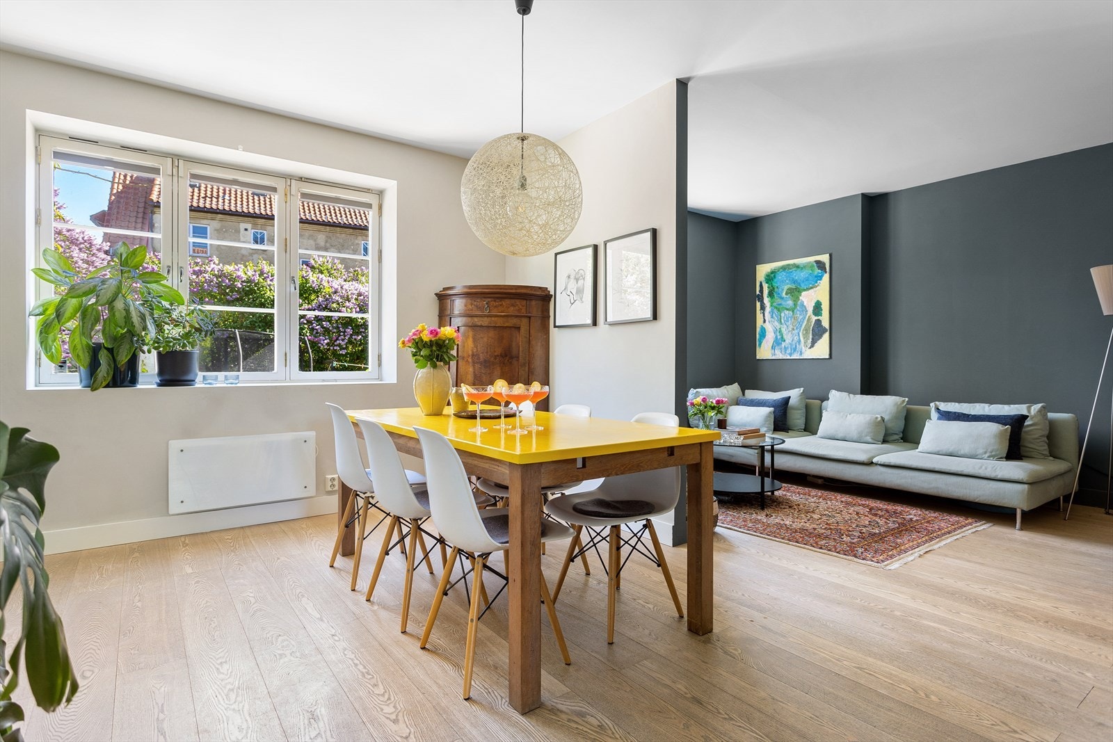 Boligen har både sosiale og åpne soner, samt gode muligheter til å trekke seg tilbake. Galleribilde