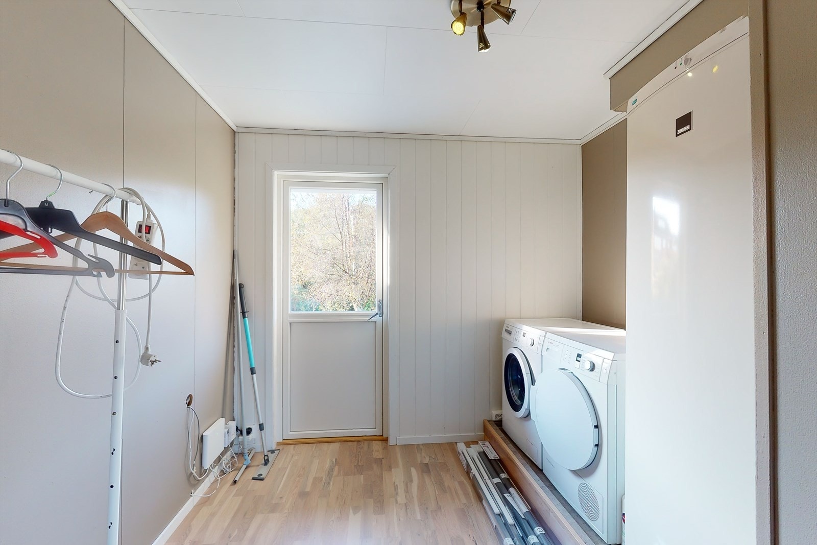 Vaskerom med utgang til hage Laundry with exit to the garden.jpg Galleribilde