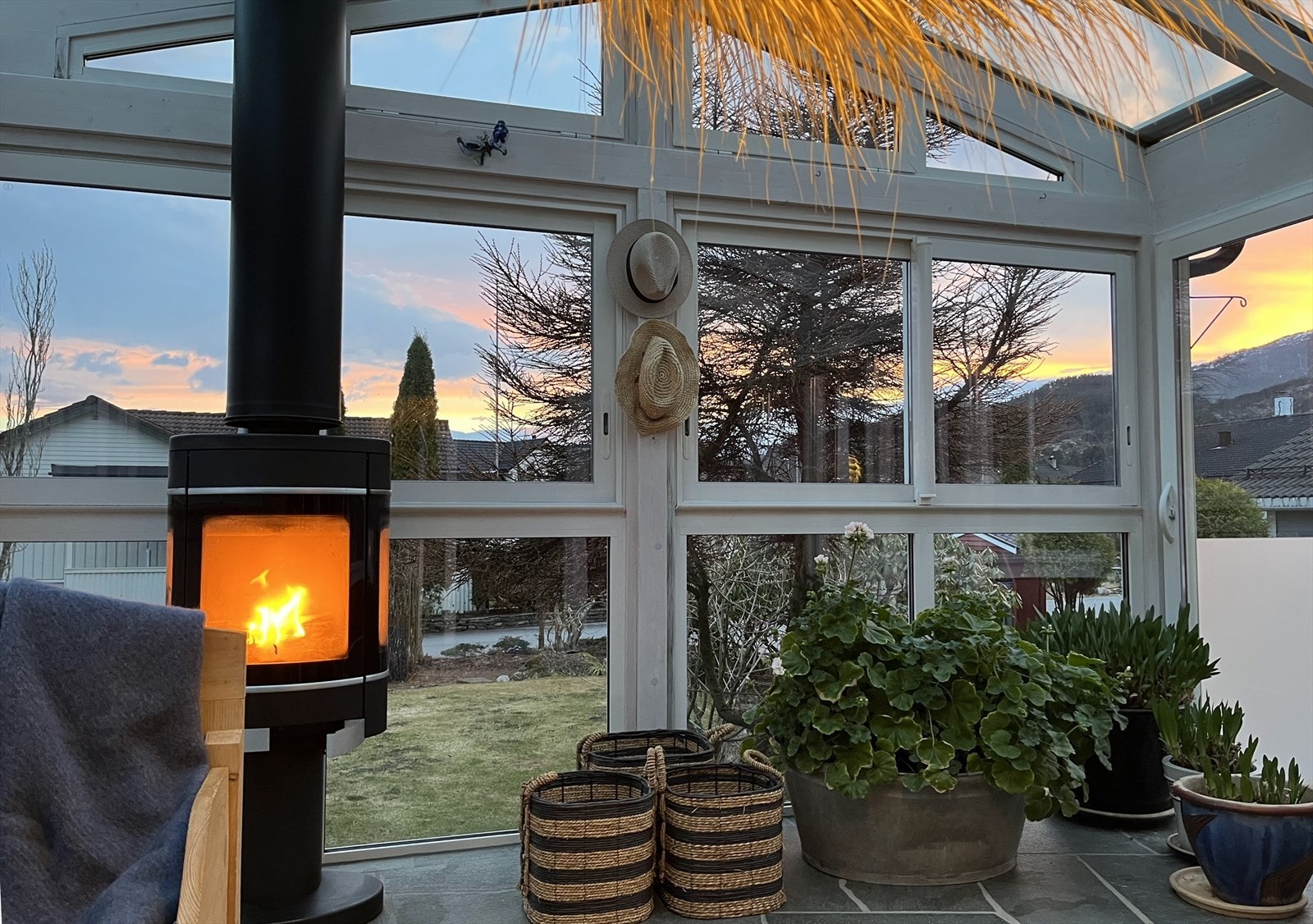Stemning med fyr i ovnen Galleribilde