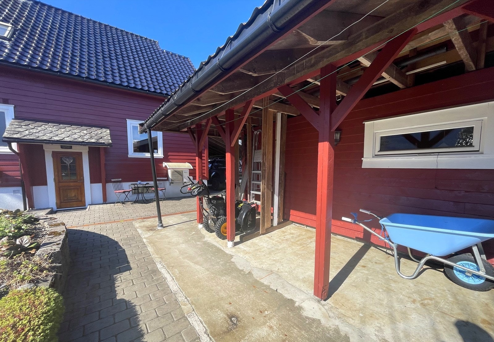 Overbygg garasje for oppbevaring av snøfreser etc Galleribilde