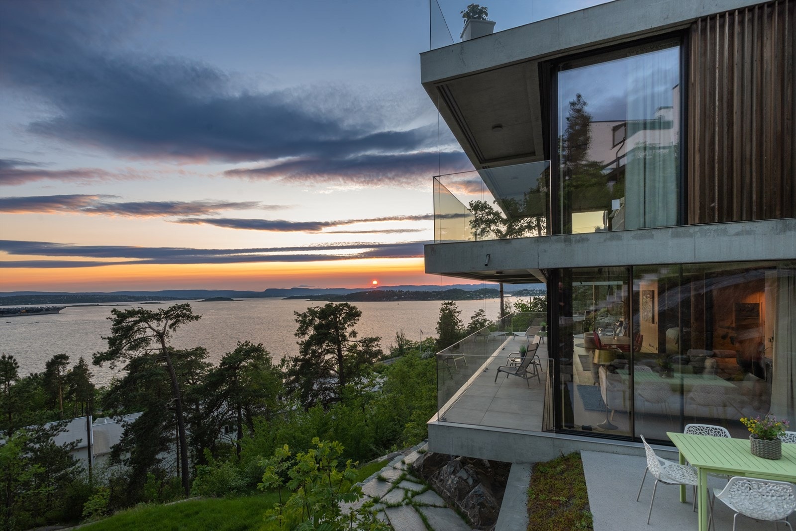 Velkommen til Von Øtkens vei 8 F - presentert av Stian Pøhner og Torstein Kirud Galleribilde