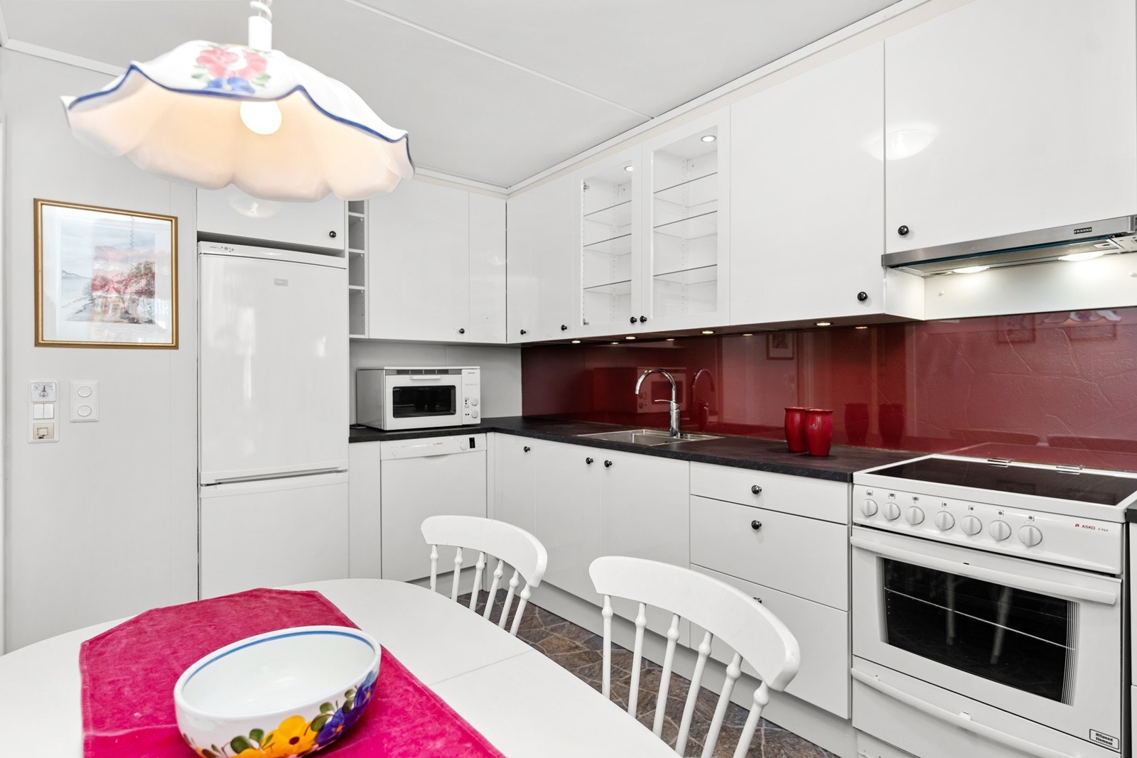 Hvitevarer på kjøkken medfølger Galleribilde