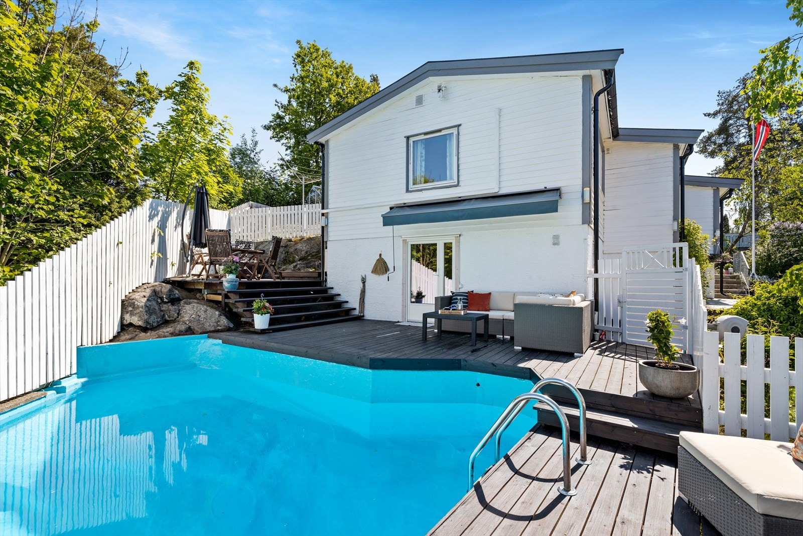 Perfekt sted å nyte sommeren i egen hage! Galleribilde