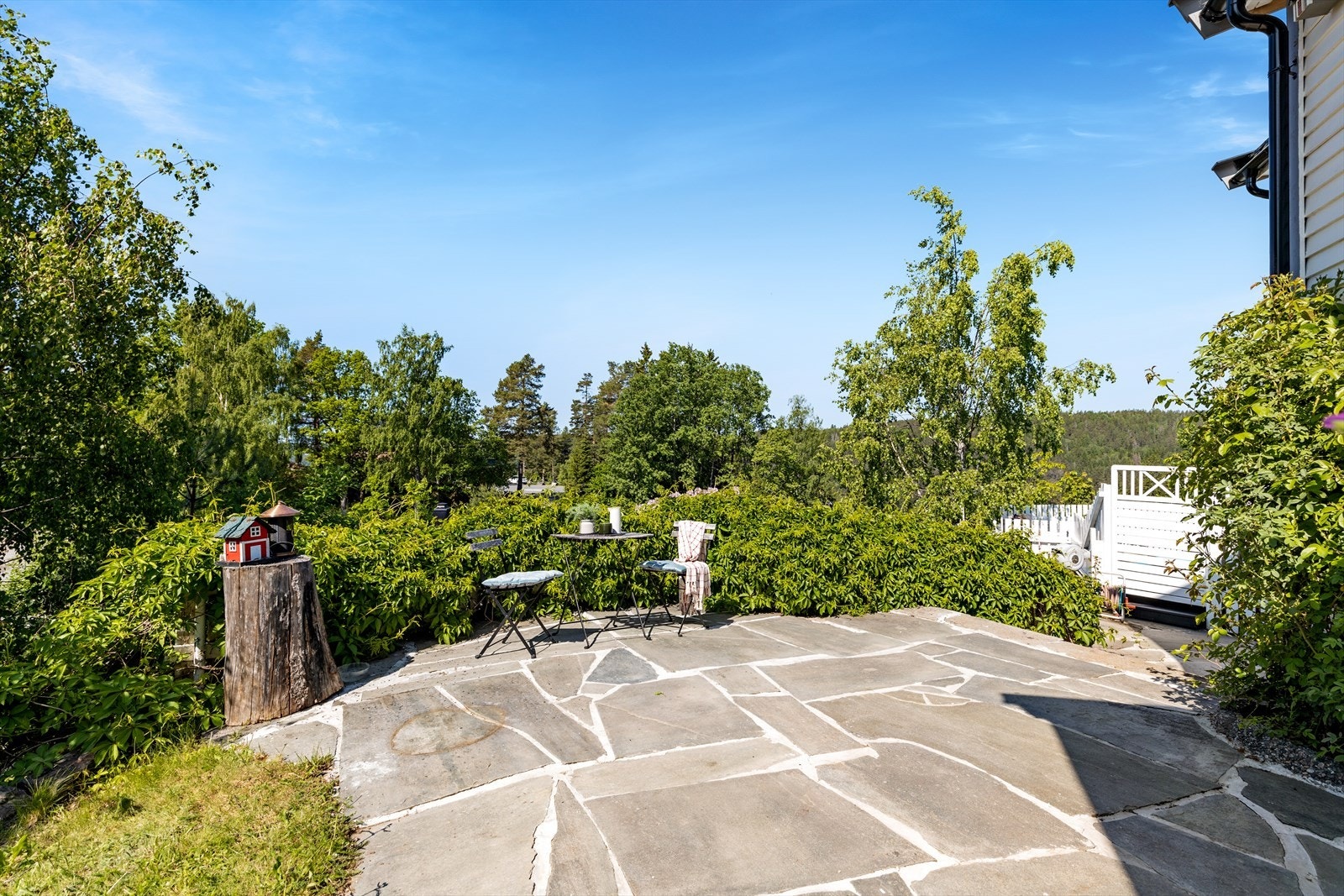 Her kan du nyte utsikten med noe godt i glasset. Galleribilde