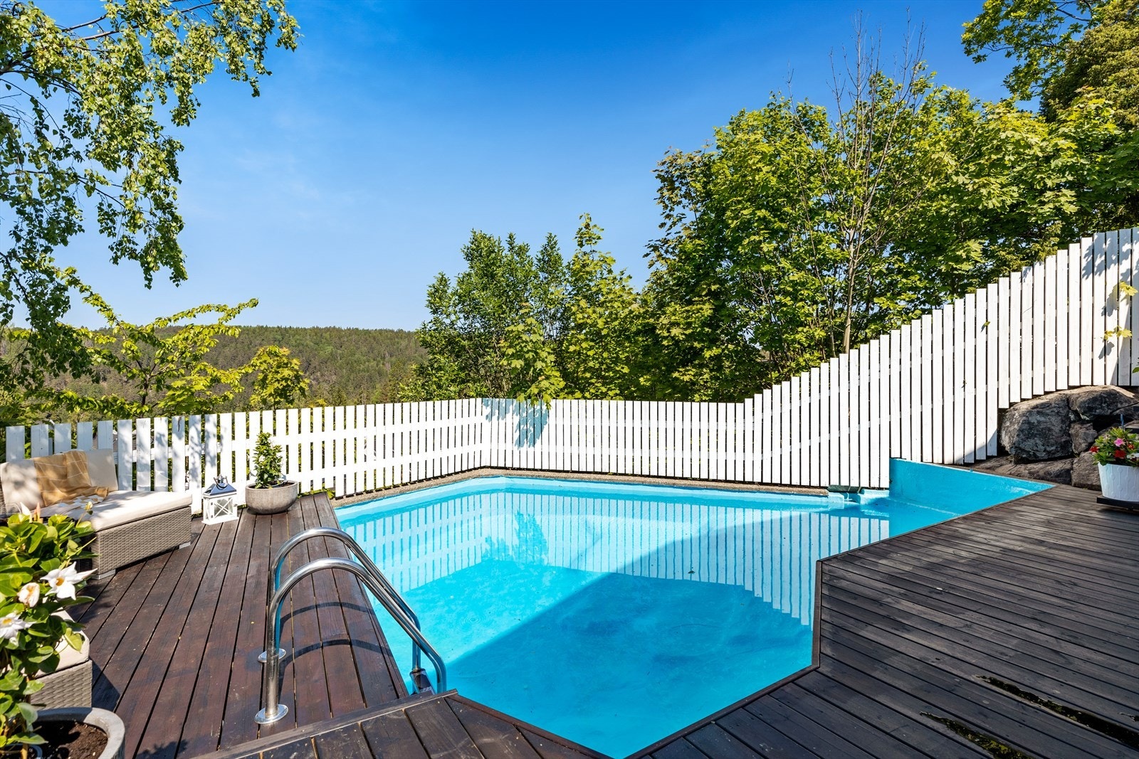 Overflater i bassenget er malt i mai 2023. Galleribilde