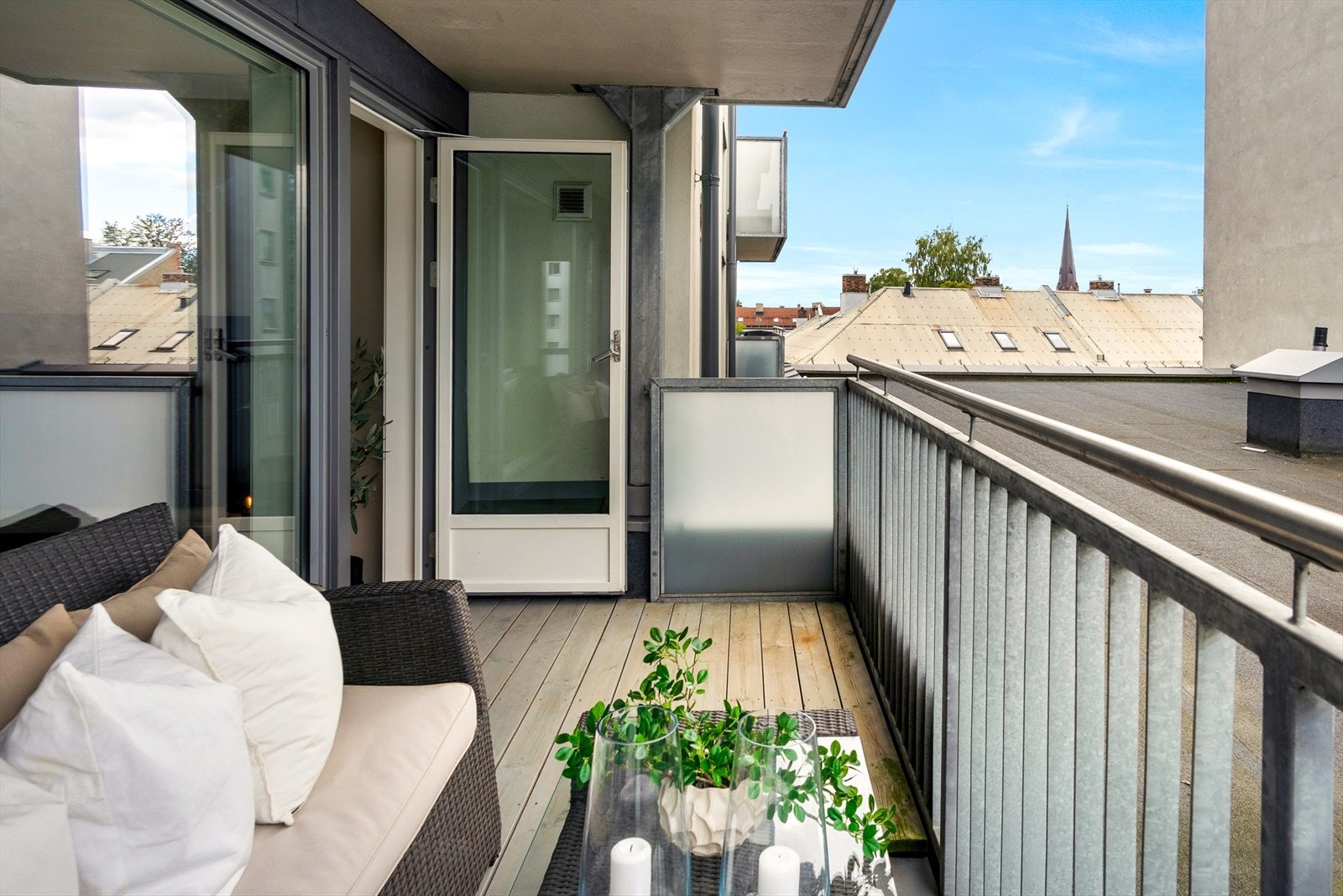 Utsikt mot syd og tilbaketrukket fra Sannergata. Galleribilde