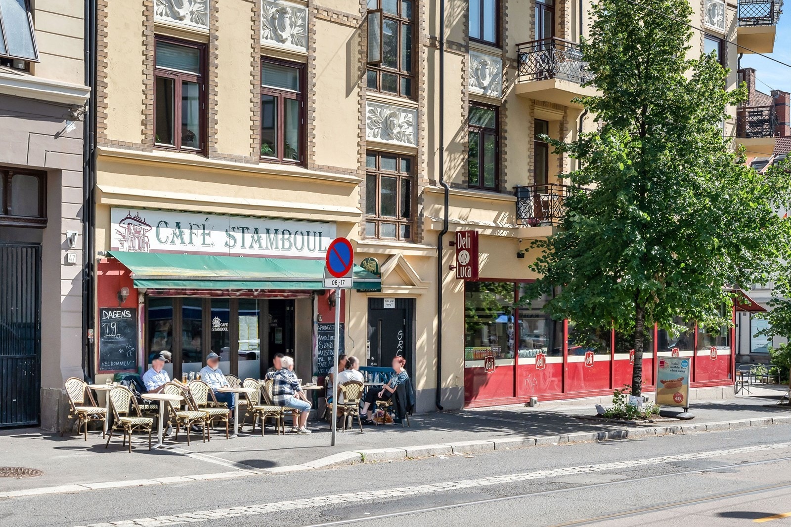 Mange ulike restauranter og cafeer og besøke. Galleribilde