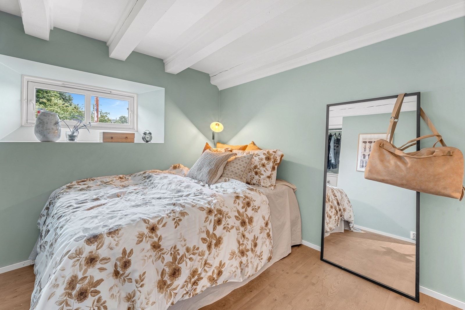 Her er det god plass til en ordentlig dobbeltseng Galleribilde