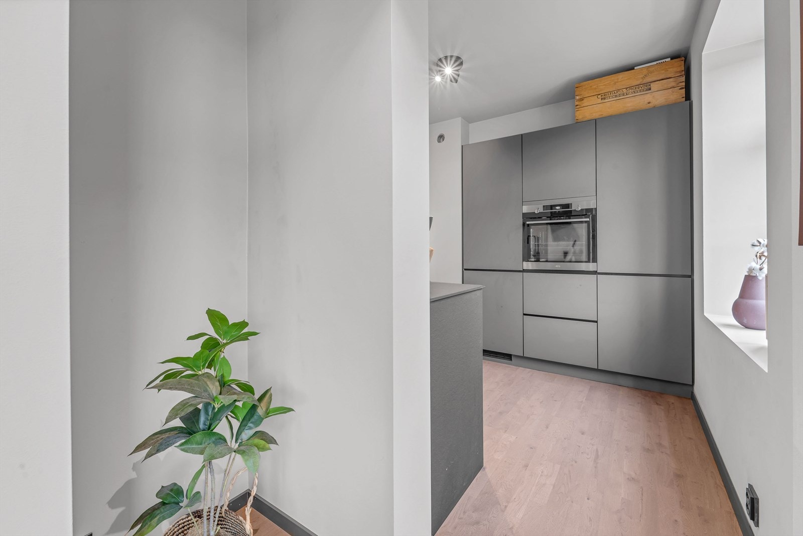 Fra stuen er det adkomst til kjøkken Galleribilde