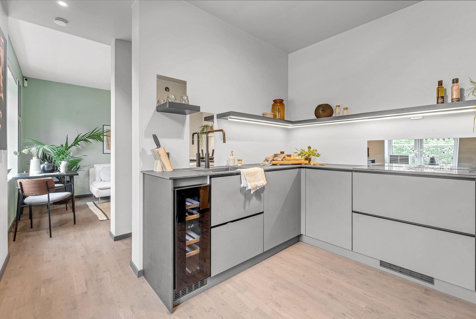 Kjøkkeninnredningen ble montert ny i 2022, iflg. salgsoppgaven Galleribilde