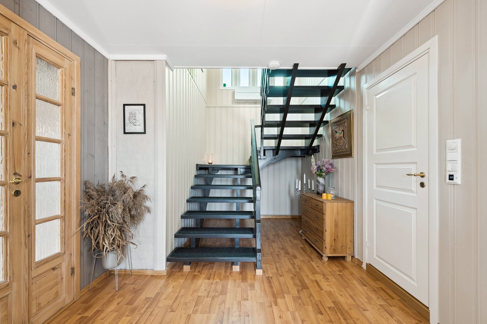 Hall i underetasjen. Galleribilde