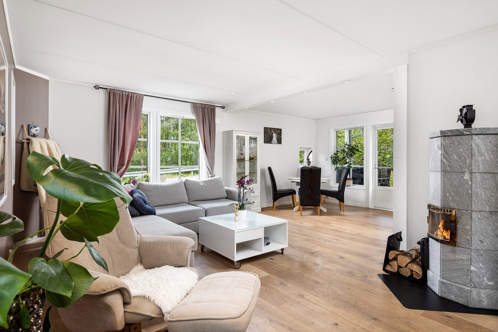 Lys og trivelig 3-roms leilighet i 1. etasje, sentralt og barnevennlig beliggende i Geithus. Galleribilde