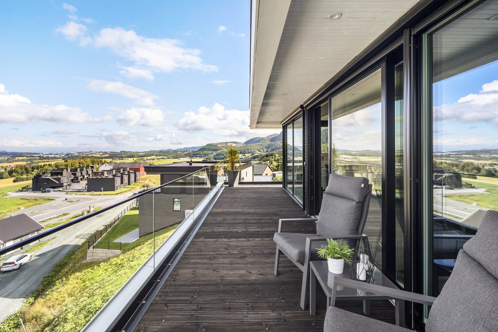 Her har du uhindret utsikt mot både Gaulosen, Gråkallen og Tiller Galleribilde