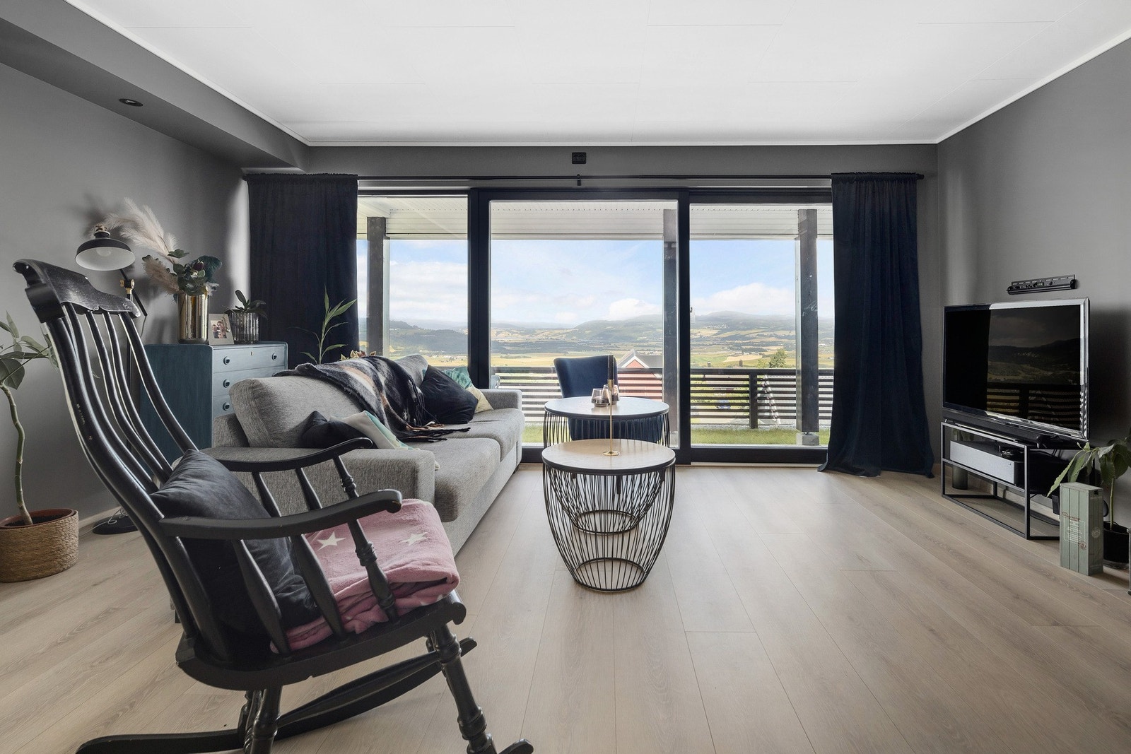 Også her har du en fantastisk utsikt og stort uteareal Galleribilde