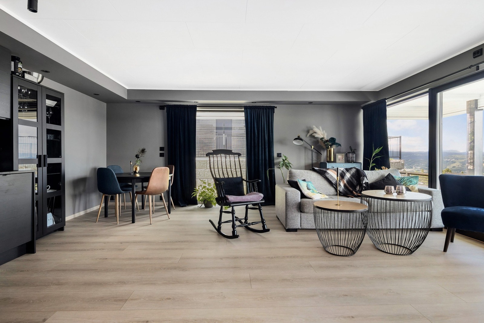 Den største leiligheten er en 4-roms utleid for ca. kr. 16.000,- pr mnd Galleribilde