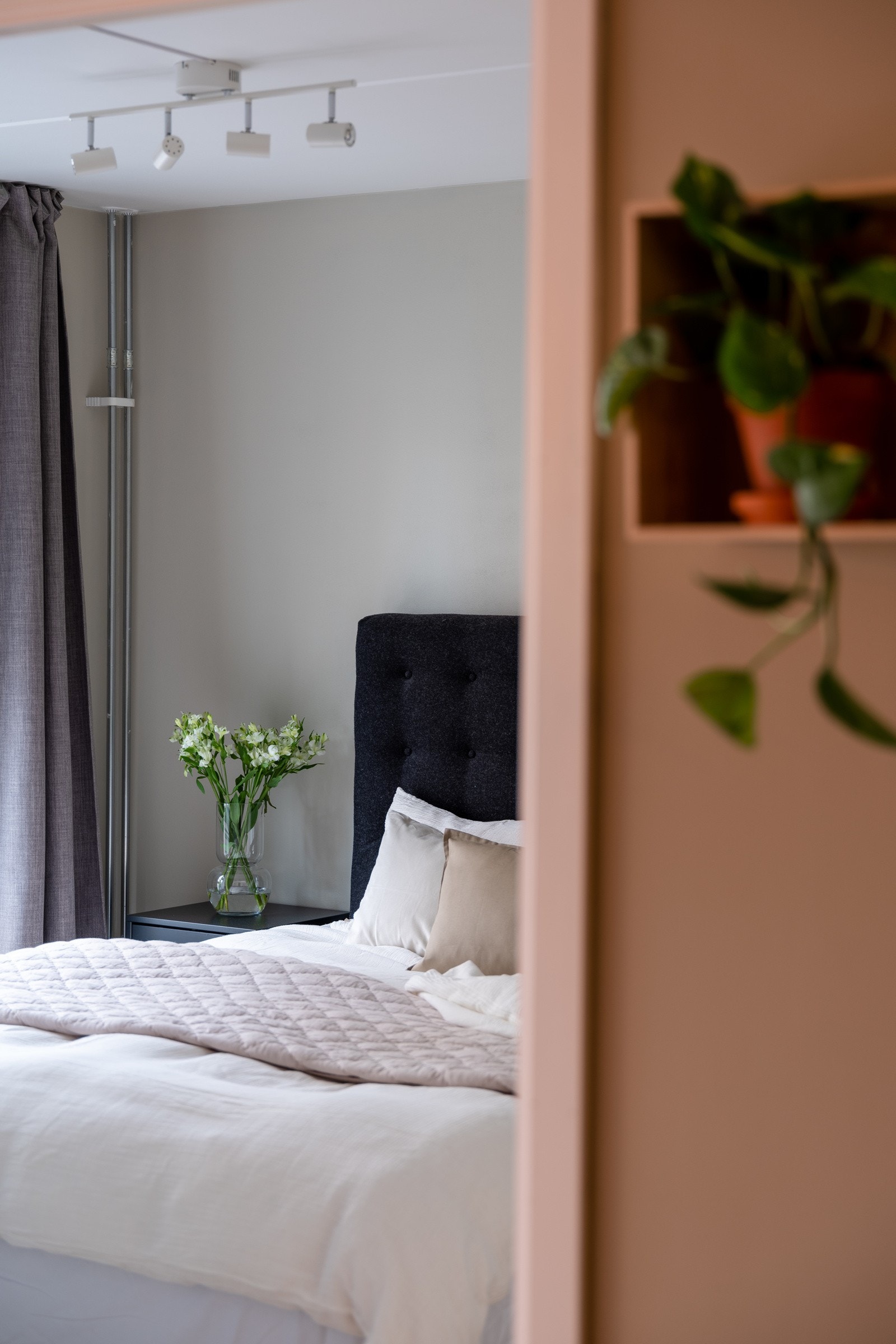 Soverommet er svalt og romslig Galleribilde