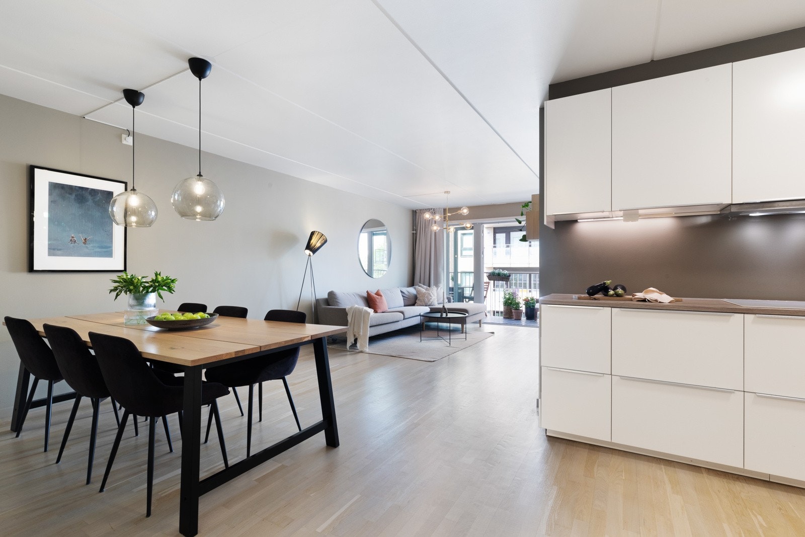 En moderne og særdeles pen og romslig 2-roms selveierleilighet med svært sentral beliggenhet på Løren Galleribilde