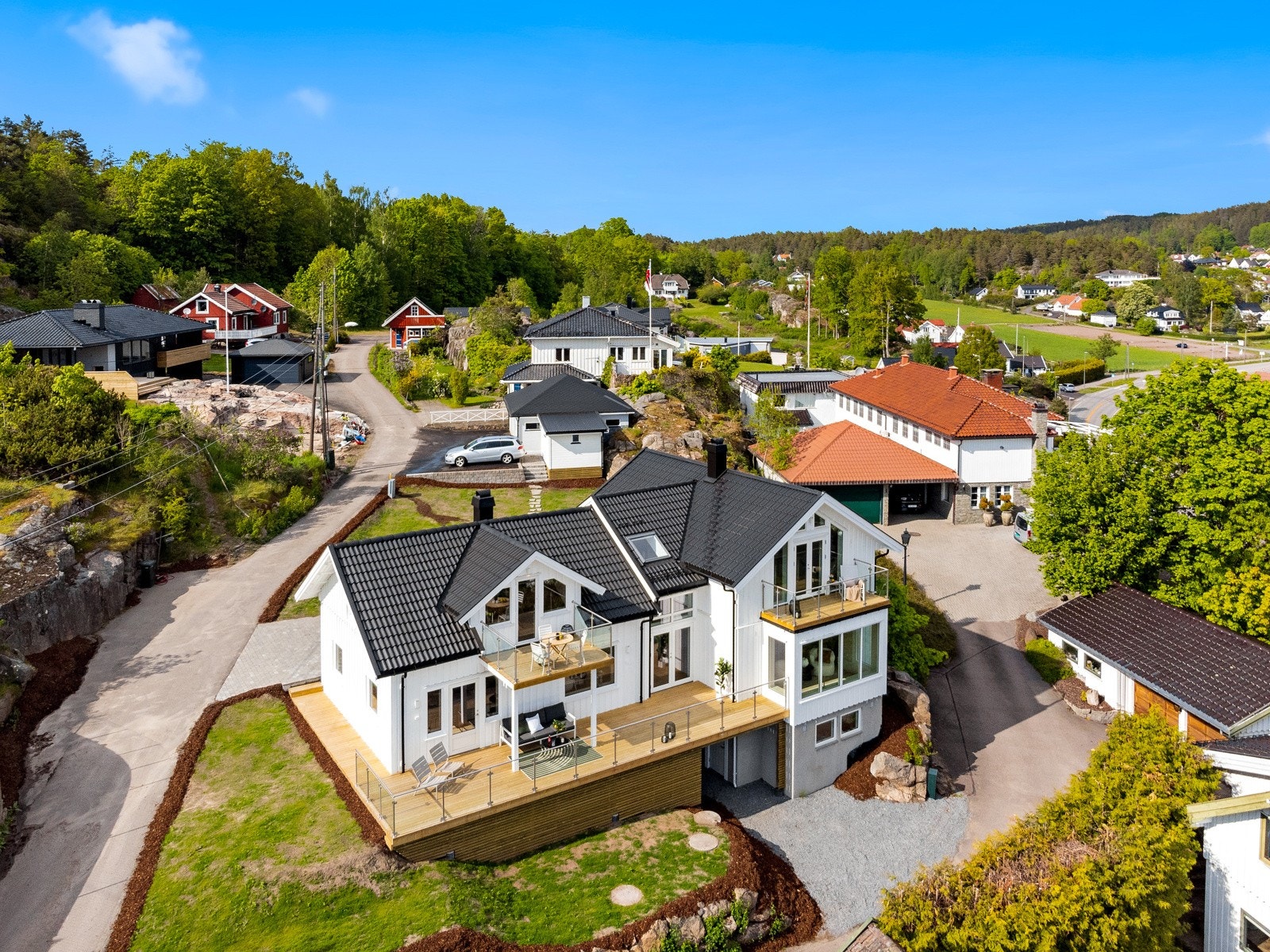 Boligen er opprinnelig bygget i ca. 1920 og tilbygget mot øst i 2010-2013. Hele boligen er nylig omfattende oppgradert. Galleribilde
