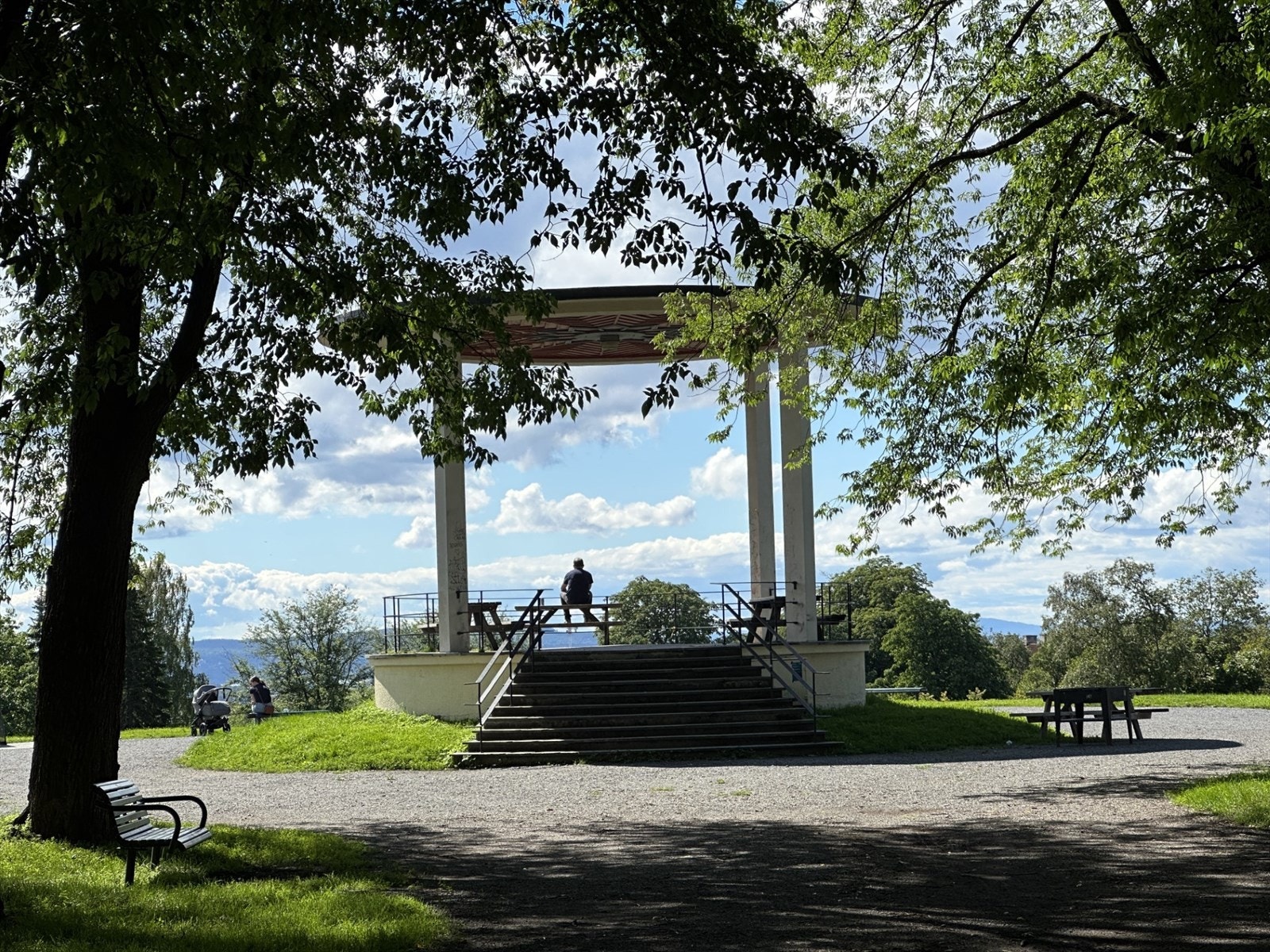 Fra flotte Torshovparken, nærmeste nabo til leiligheten. Galleribilde