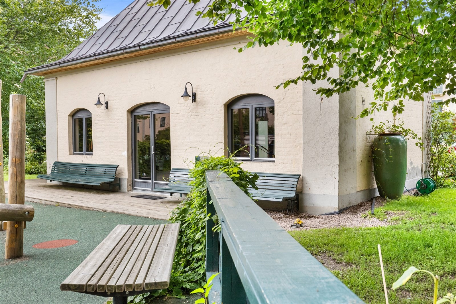 Felleshuset "Trafoen" er et grendehus i gårdsrommet som borettslagets beboere kan leie for en rimelig sum til feiringer, konfirmasjoner, bryllup, overnattinger, kinokvelder, klubbkvelder osv. Galleribilde