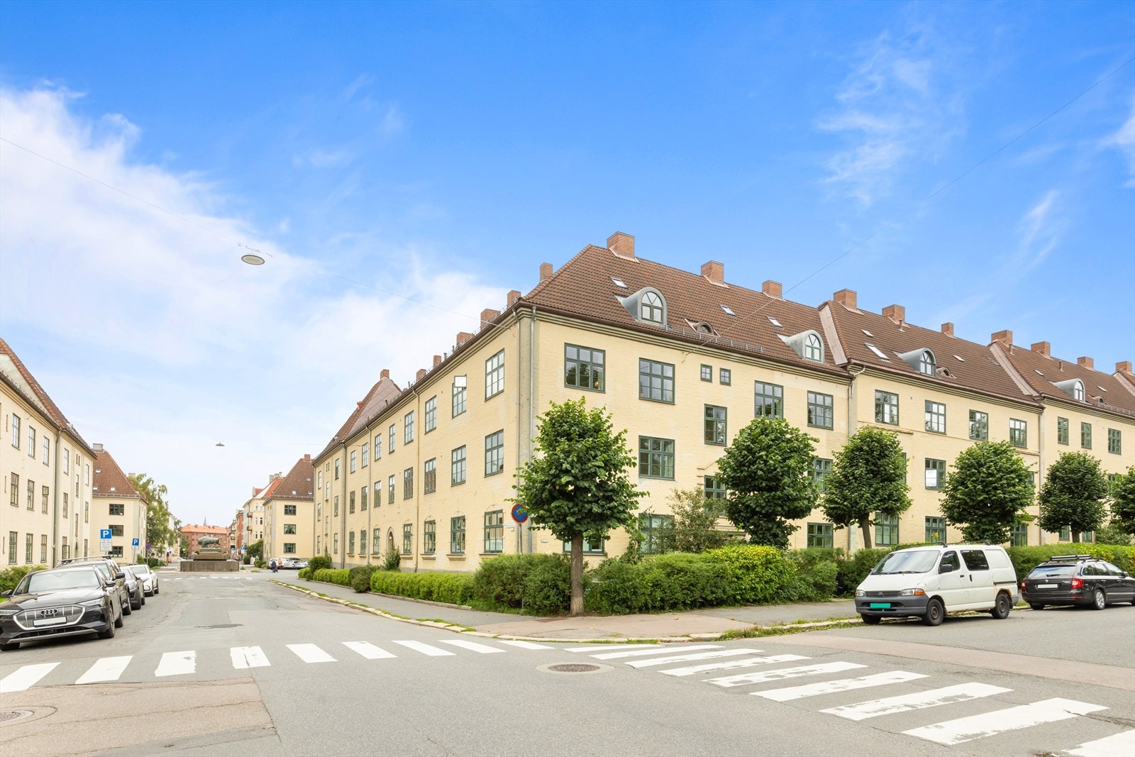 Gården og leiligheten sett fra gaten. Frankrikegården er kanskje en av de aller flotteste Torshovgårdene? Galleribilde