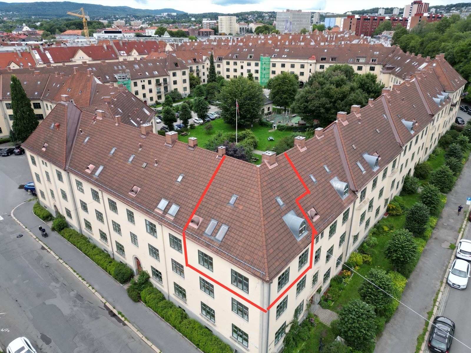 Her ser du leilighetens beliggenhet i den svært flotte Frankrikegården. Galleribilde