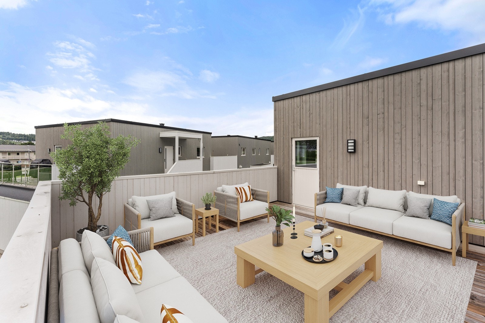 Stor terrasse med utgang fra stue. Her er svært privat med ingen innsyn. Galleribilde