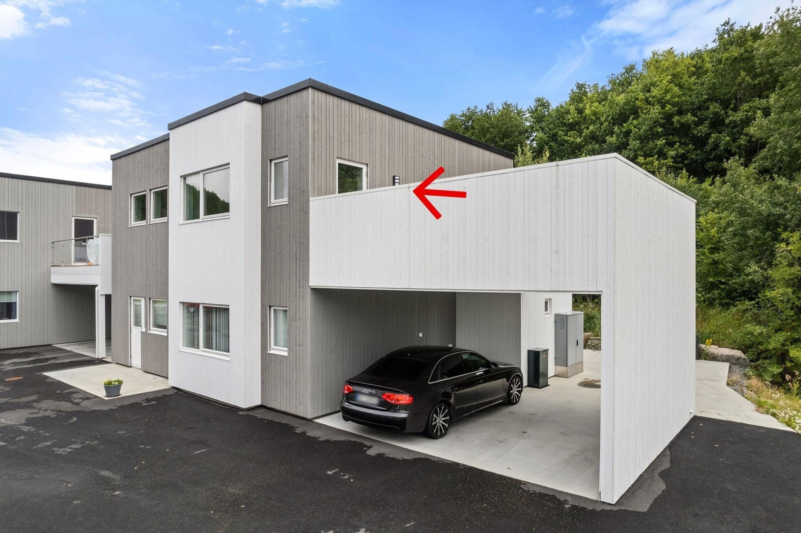 Boligen ligger fint til helt innerst med terrassen vendt mot friområde. Galleribilde