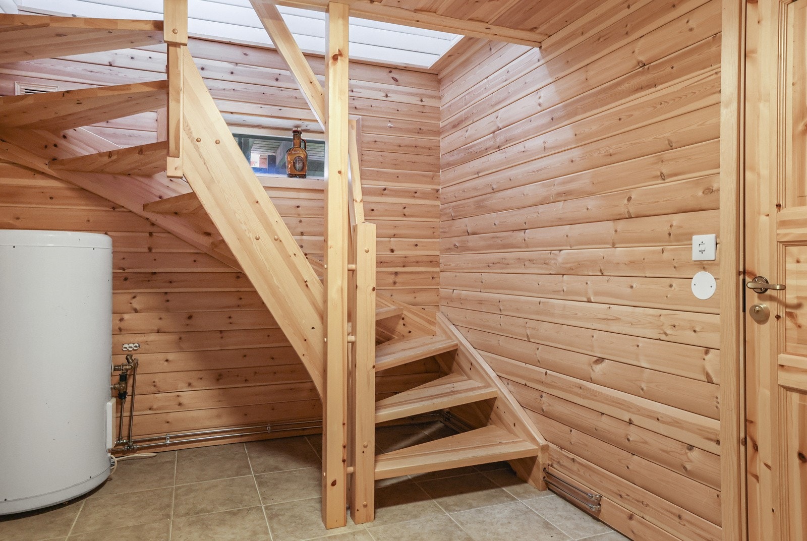 Trapp ned til kjelleretasjen Galleribilde