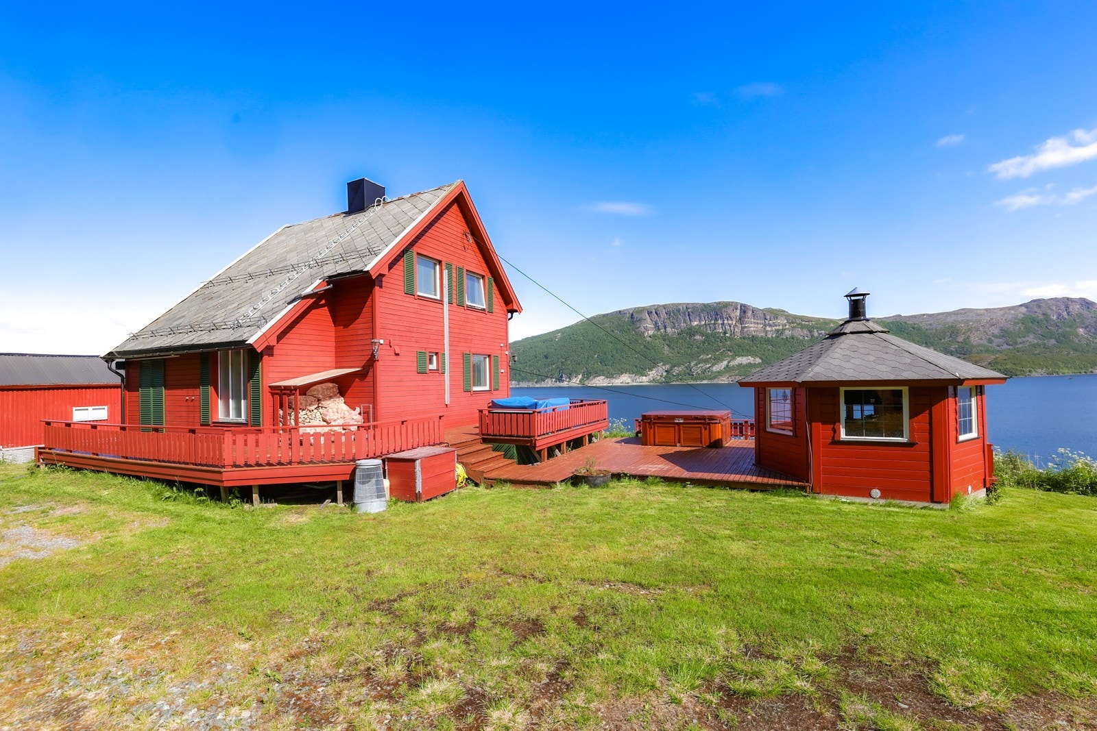 Eiendommen ligger i et rolig område litt utenofor Korsfjorden Galleribilde