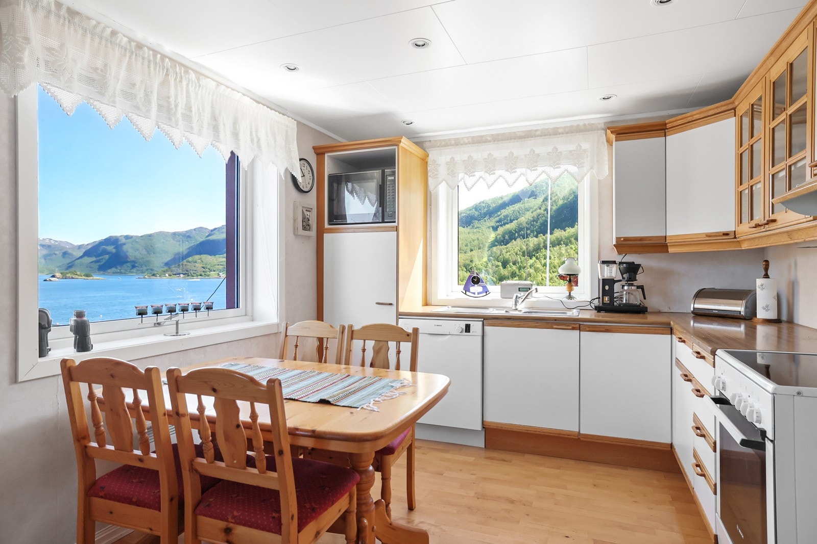 Kjøkkenet er av god størrelse Galleribilde