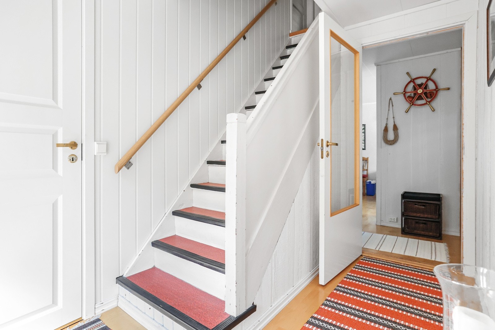 Trapp opp til loftetasje Galleribilde