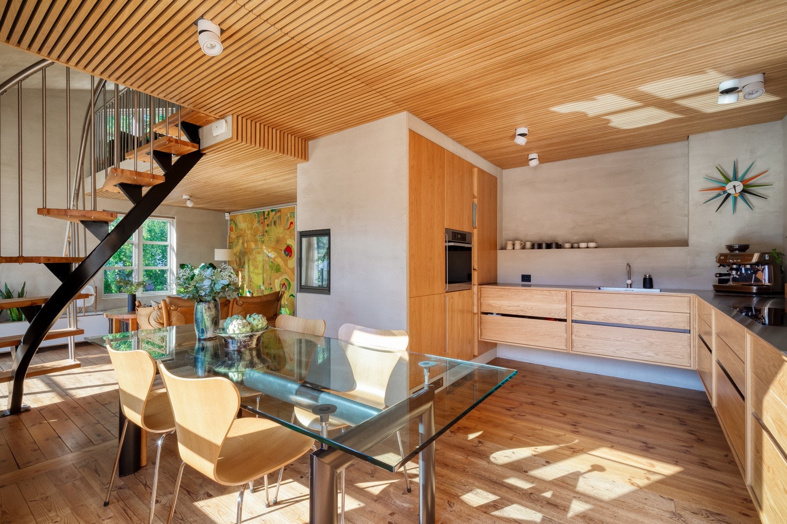 Copenhagen kjøkkenet fra uno form gir kombinasjonen av sylskarp estetikk, kompromissløst håndverk, kresne materialvalg og gjennomført funksjonalitet. En tidløs klassiker. Galleribilde