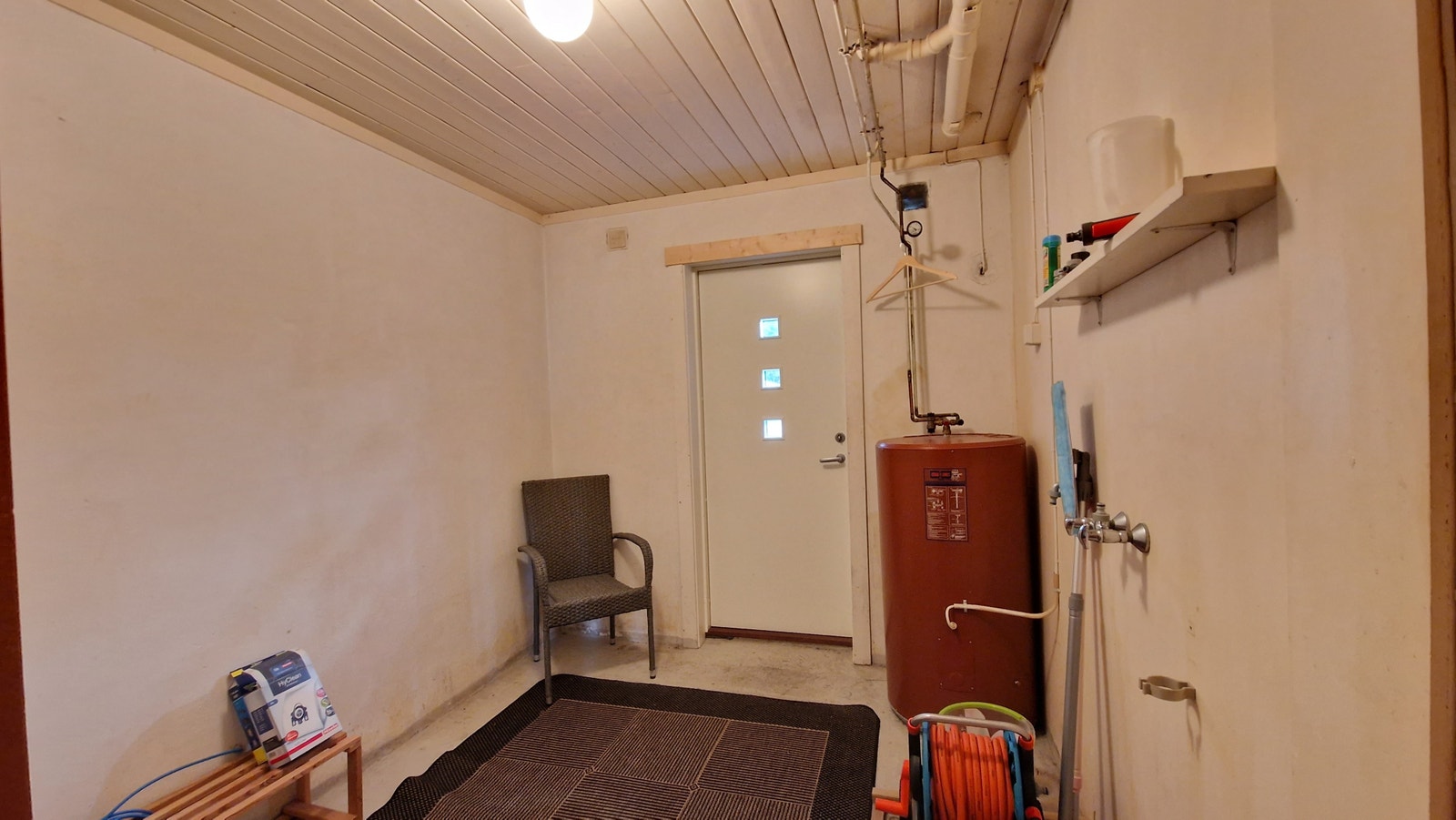 Underetasje - vaskerom med egen utgang mot nord Galleribilde