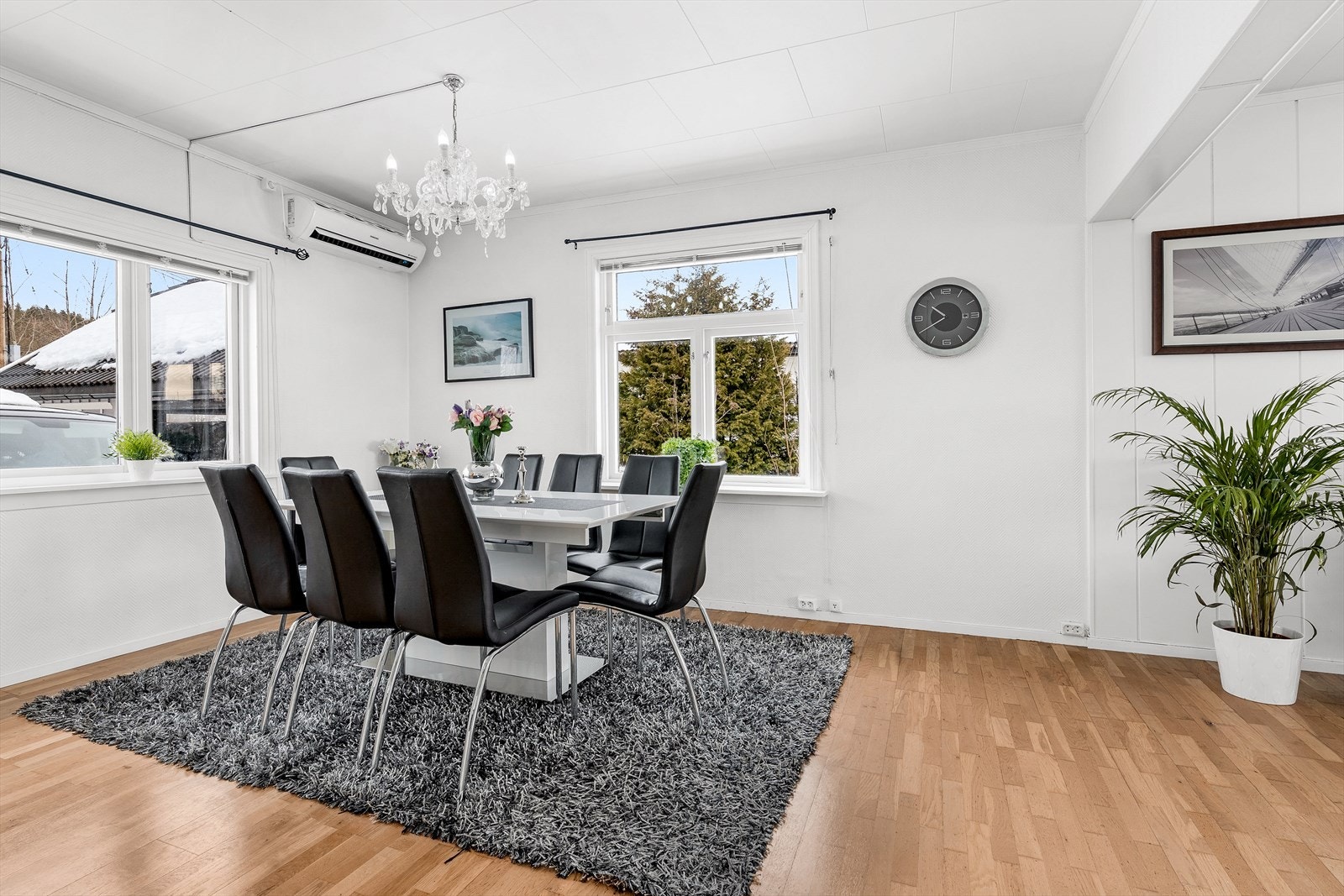 Dette er en herlig plass å kunne invitere til hyggelige sammenkomster. Galleribilde