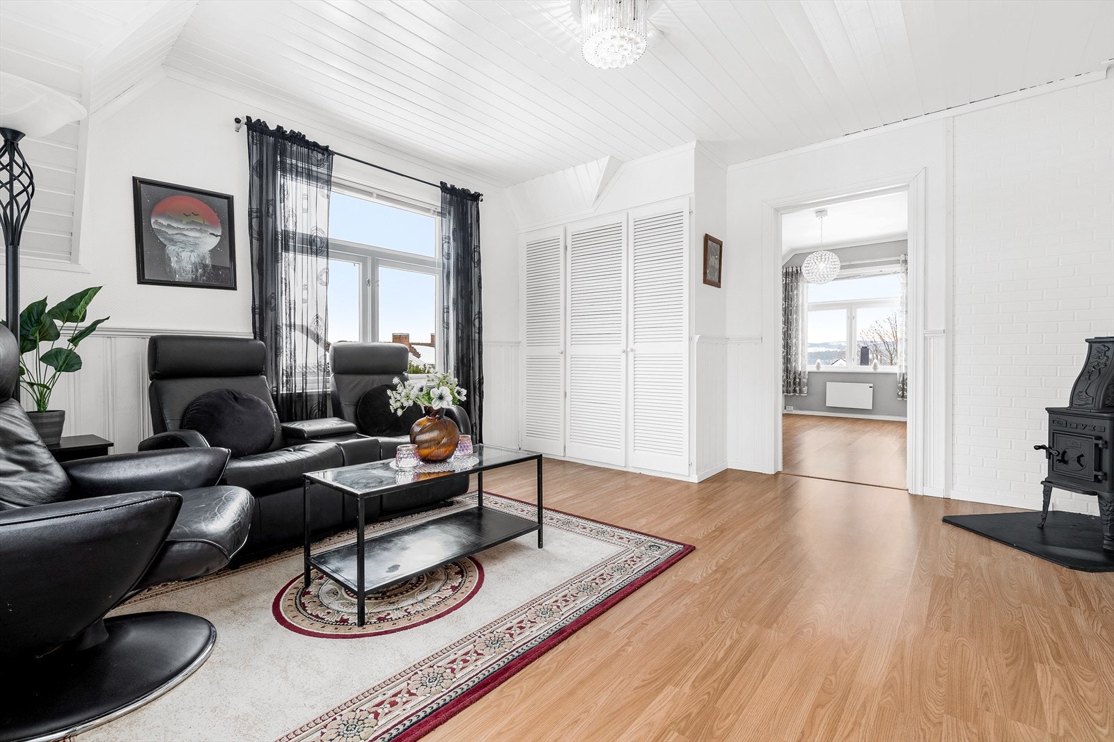 Koselig loftstue med vedovn. Galleribilde