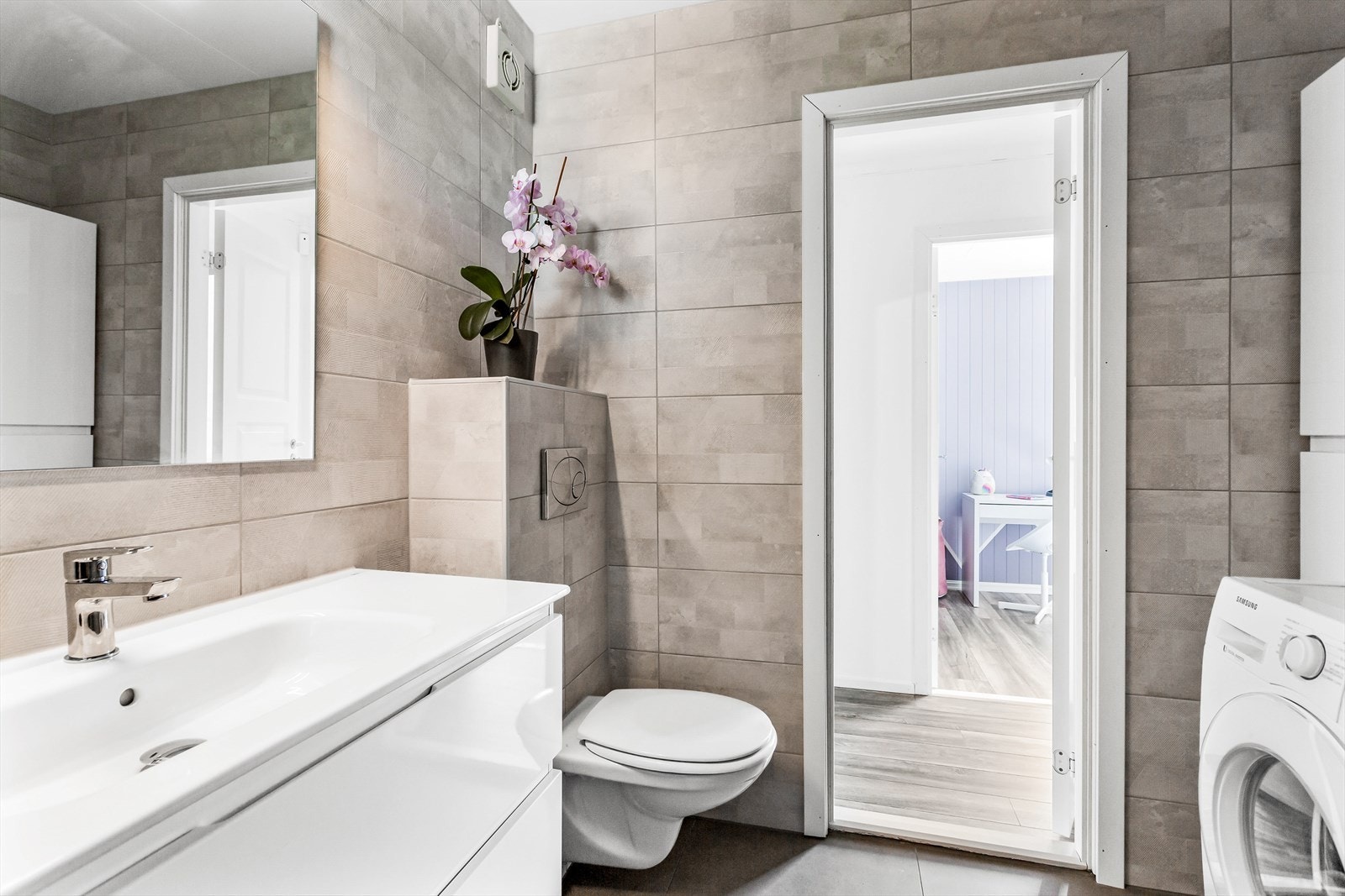 Plass for vaskemaskin på badet. Galleribilde