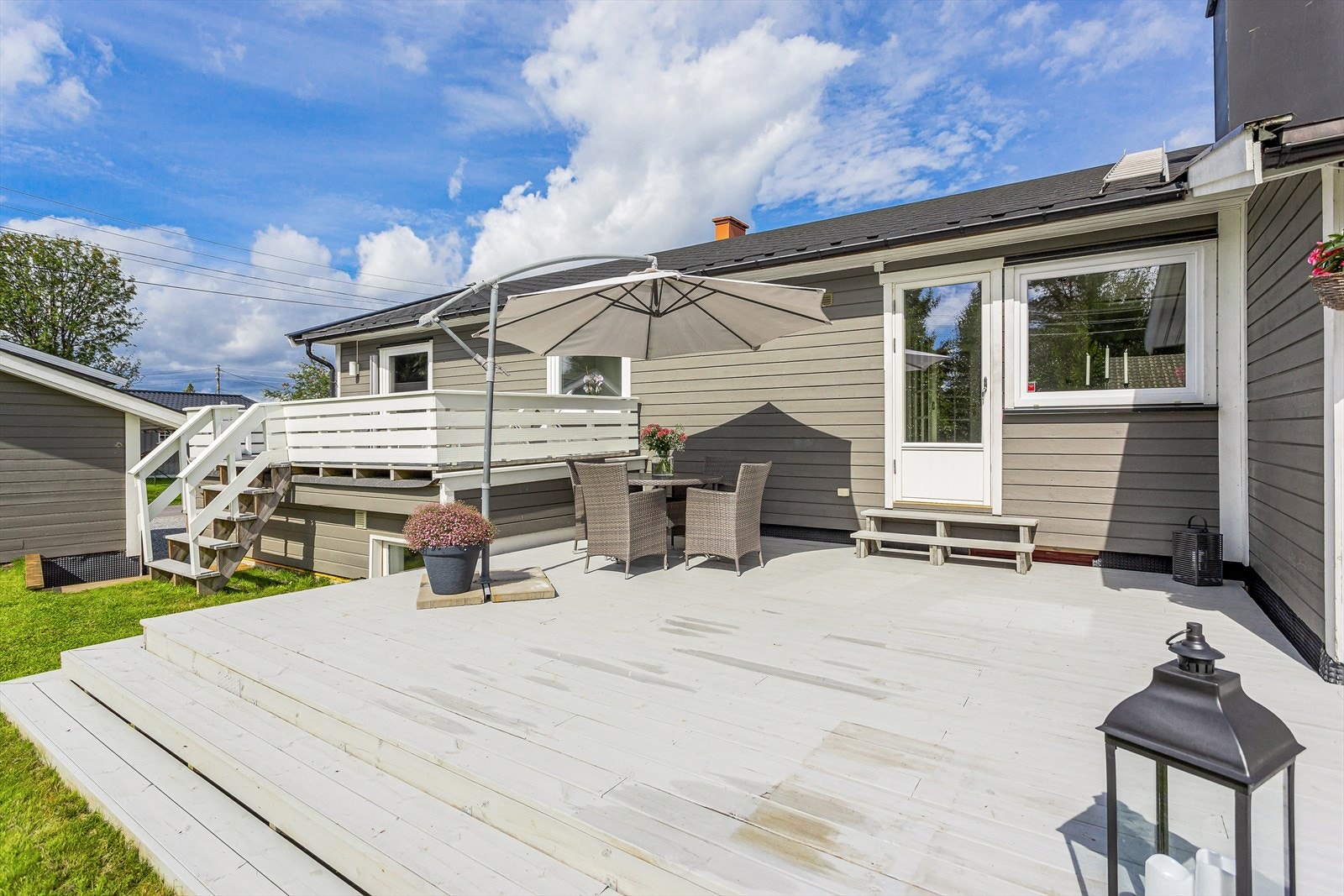 Stor, flott uteplass Galleribilde