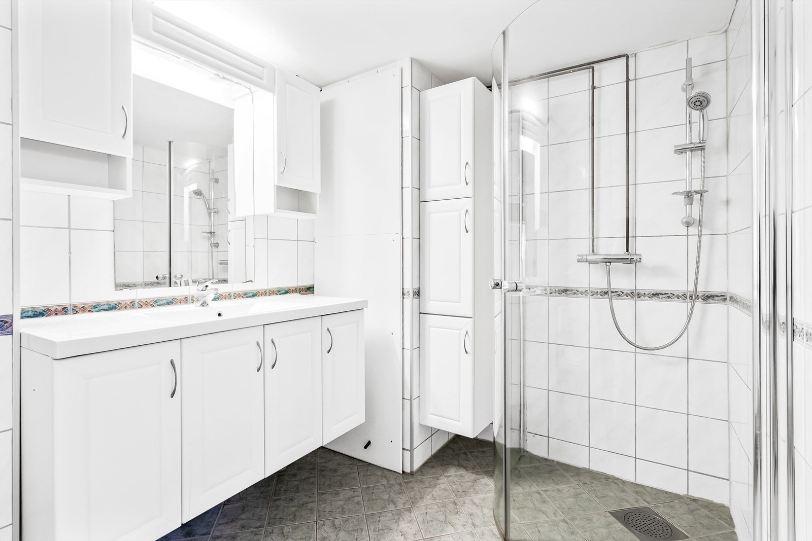 Eldre, men funksjonelt bad. Galleribilde