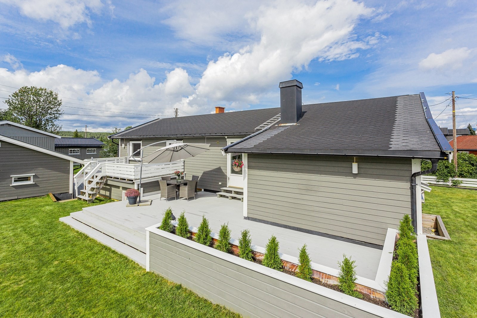 Pen, velstelt tomt. Galleribilde