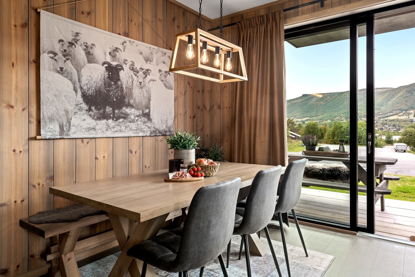 God plass til spisebord Galleribilde