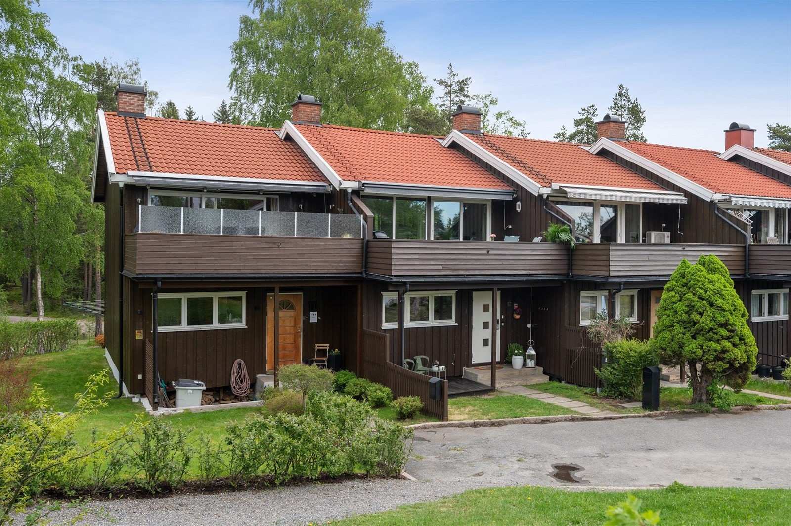 Familievennlig rekkehus over tre plan. Galleribilde