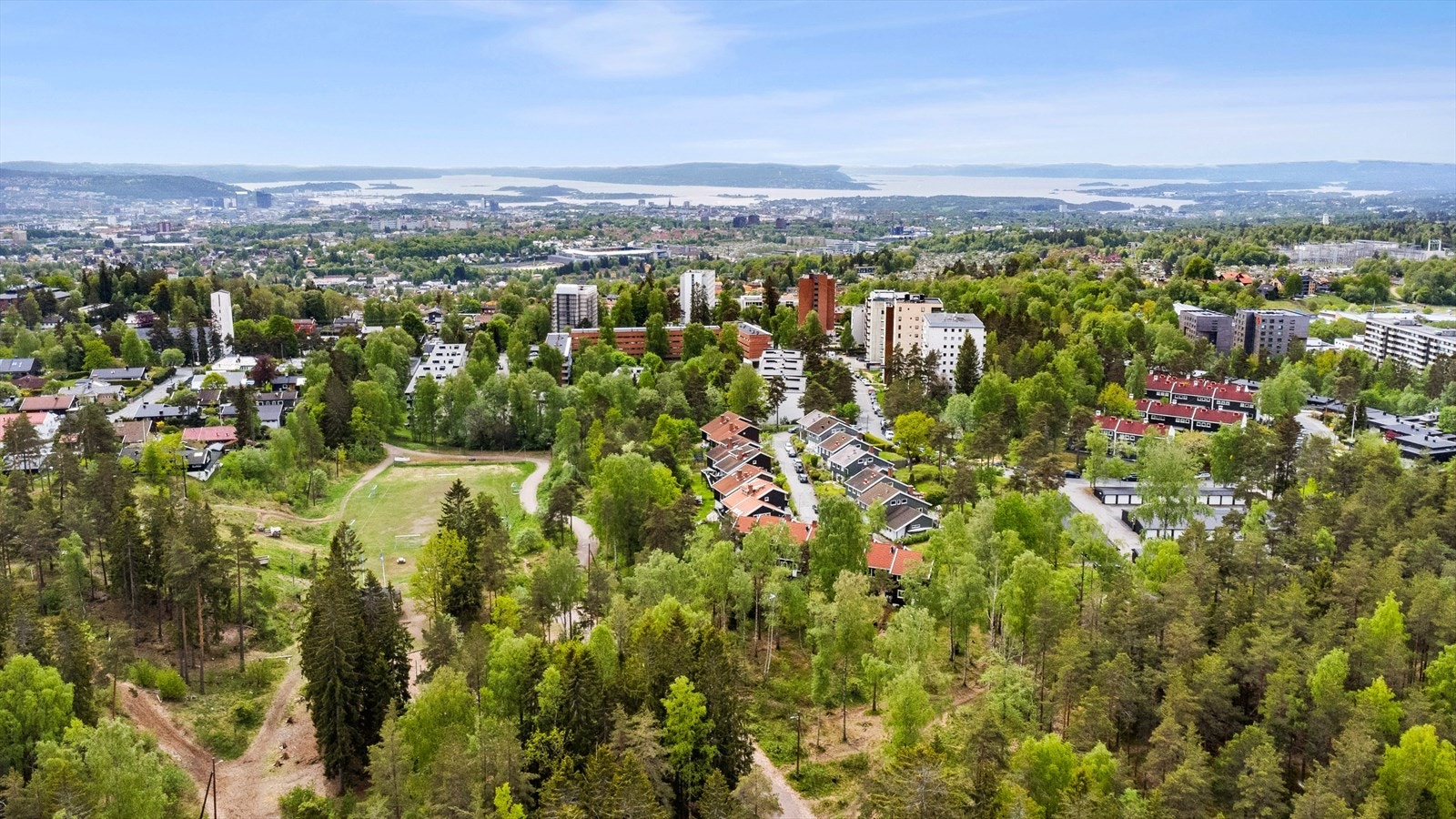 Fantastisk, naturskjønn beliggenhet helt inntil markagrensen. Galleribilde