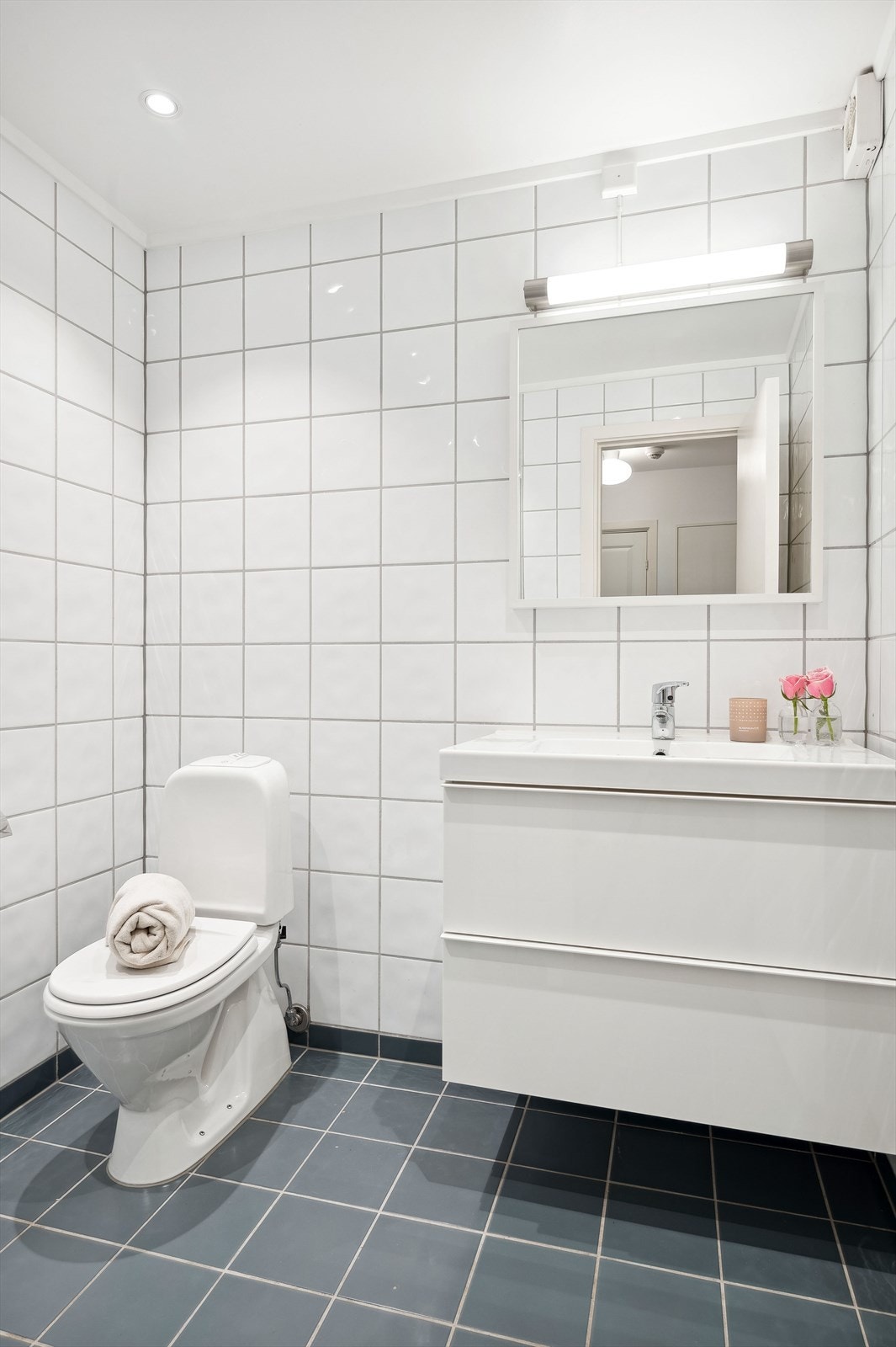 Baderom i 1. etasje. Varmekabler i baderomsgulv. Galleribilde