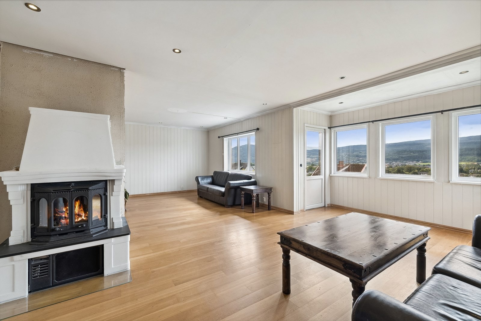 Stue med peis. Galleribilde