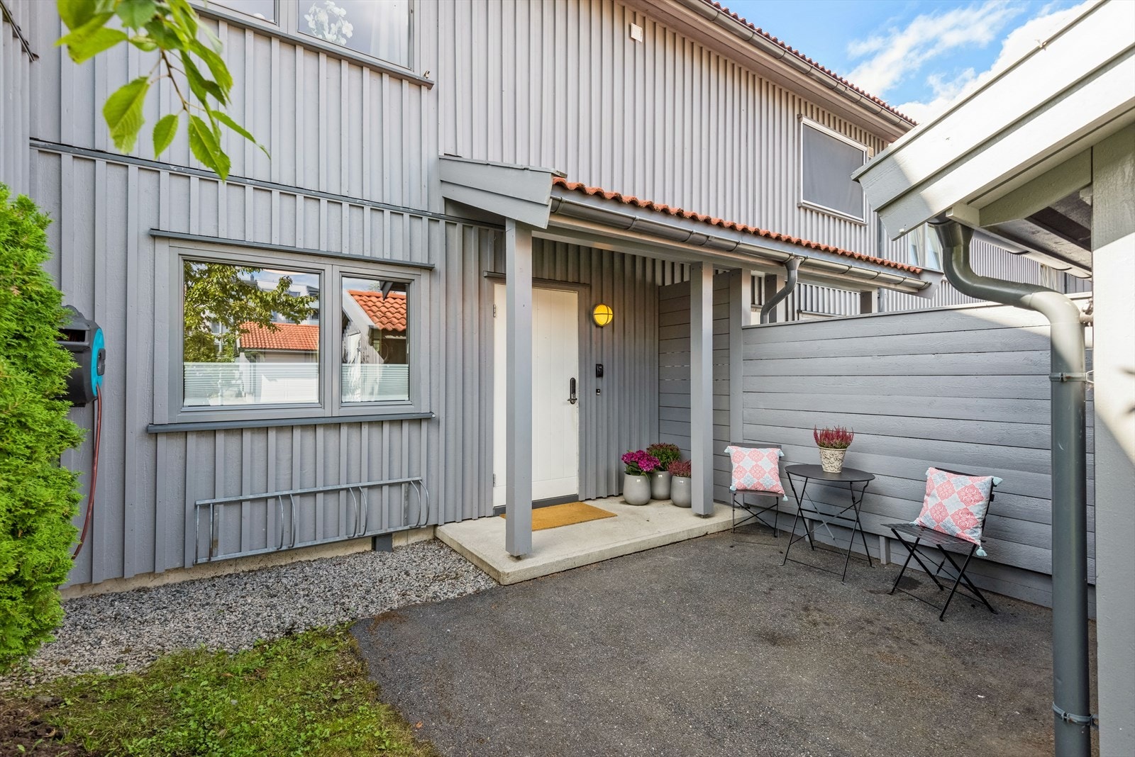 Boligen har et hyggelig inngangsparti, hvor du kan nyte morgensol. Galleribilde